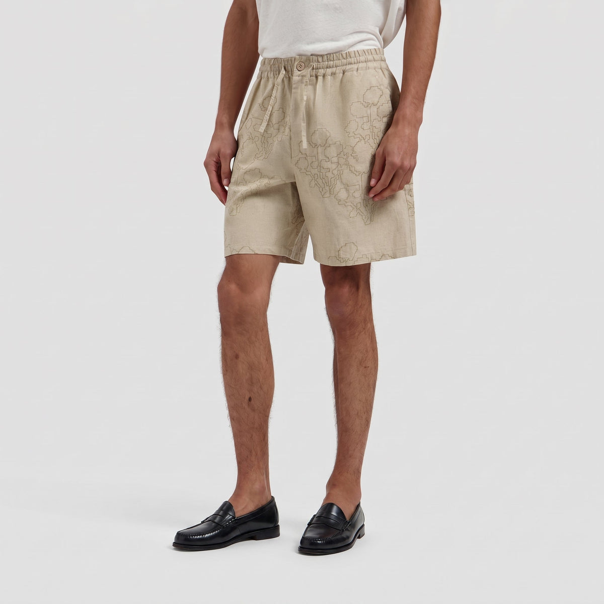 EMBROIDERED FLOWER SHORTS | CEMENT
