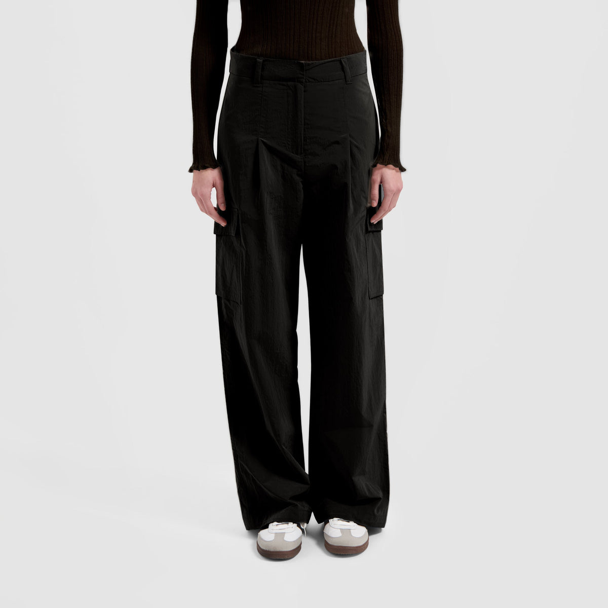 WMN NYLON CARGO PANTS | BLACK