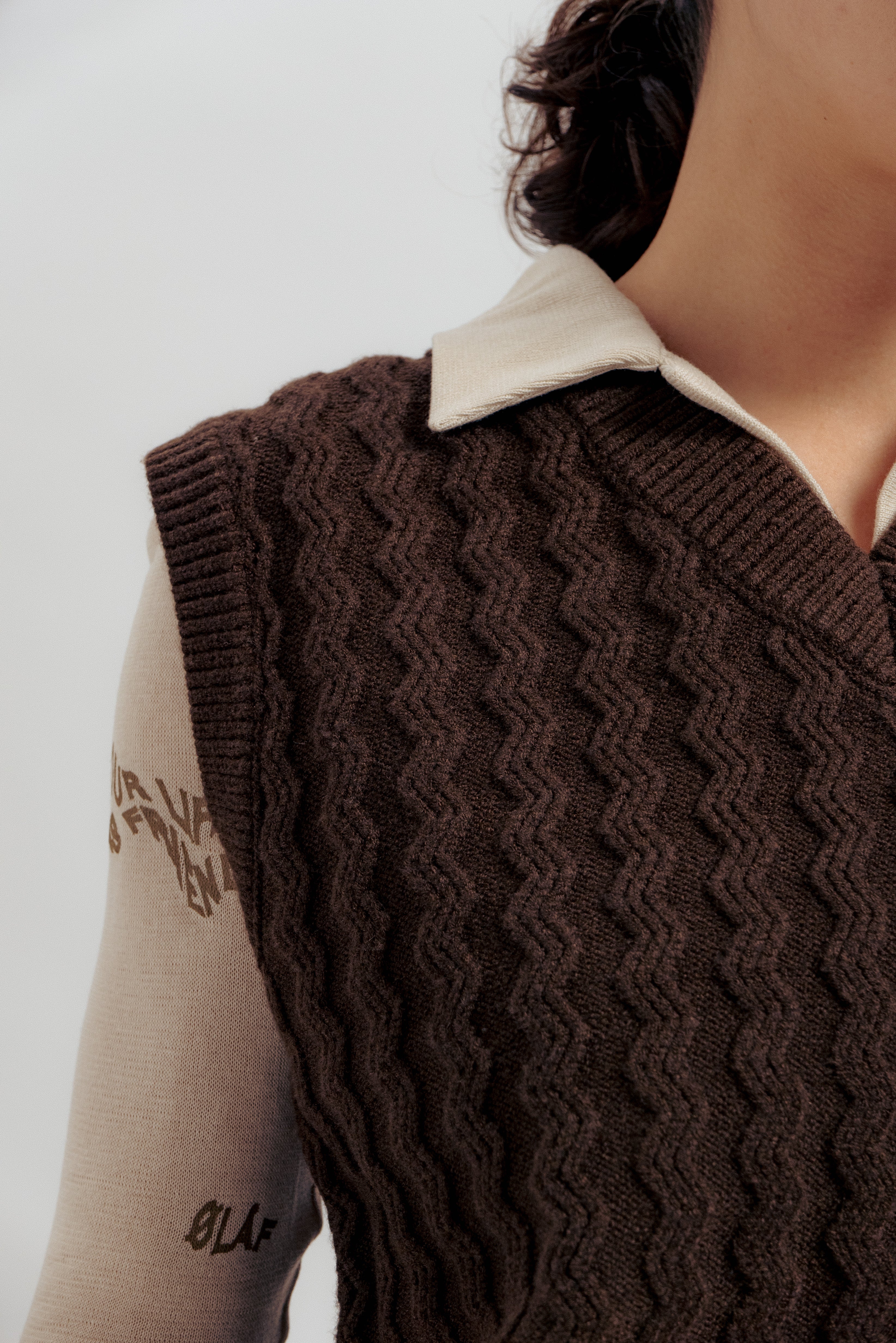 WMN Wavy Knit Vest - Dark Brown