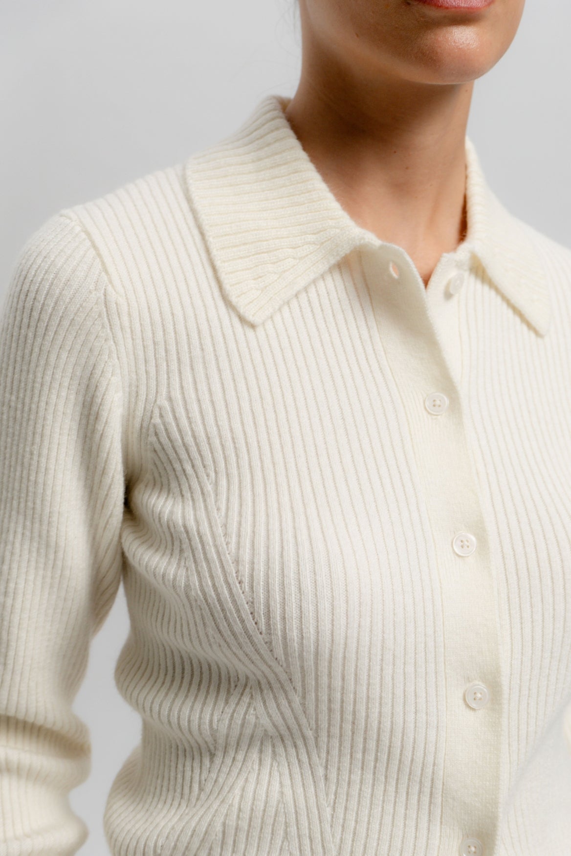 MERINO RIBBED KNIT CARDIGAN | OFF WHITE