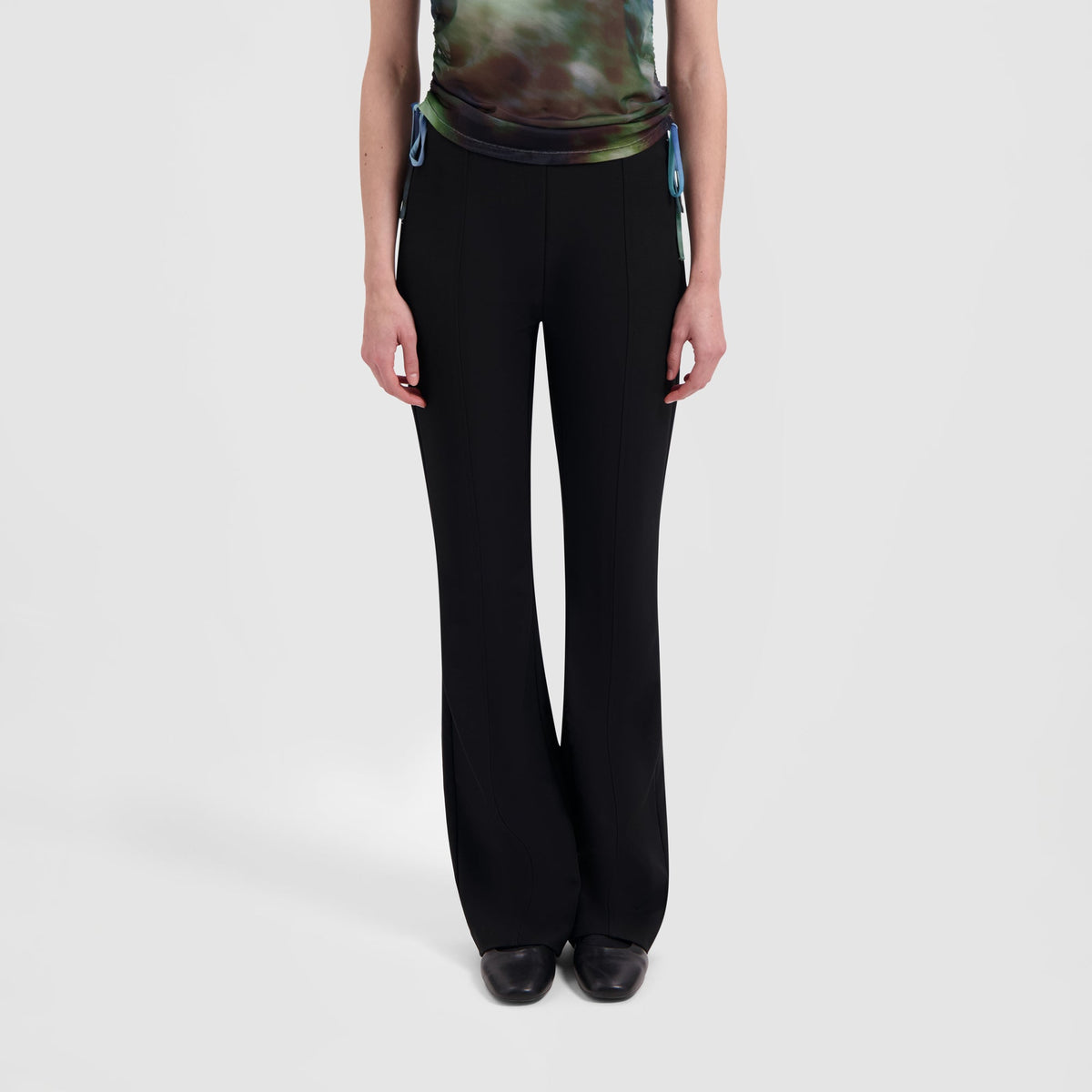 WMN FIT AND FLARE PANTS | BLACK