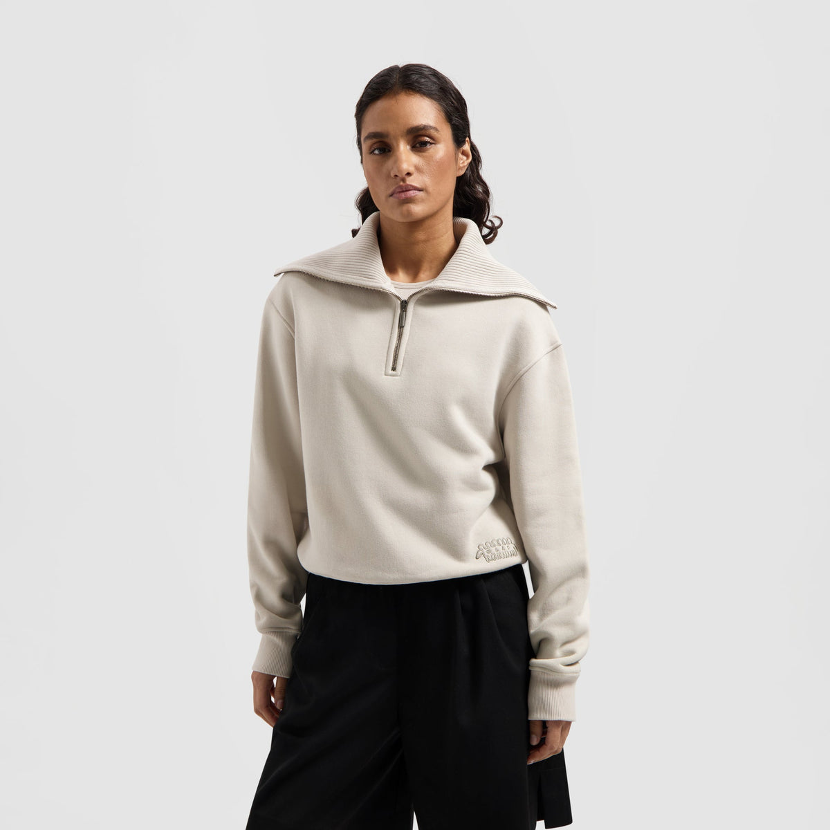 WMN FRIENDS ZIP MOCKNECK | CEMENT