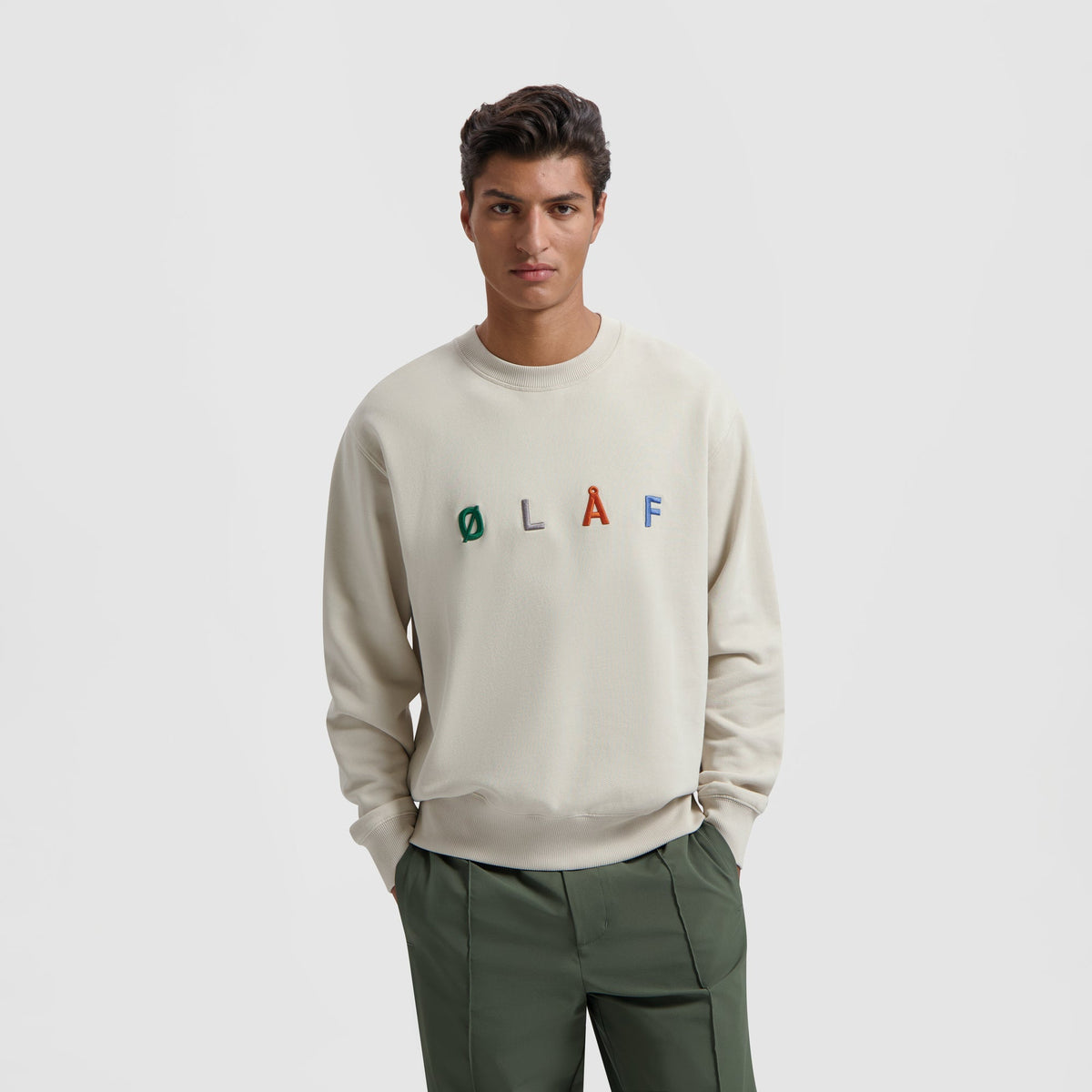 SANS EMBRO CREWNECK | CEMENT