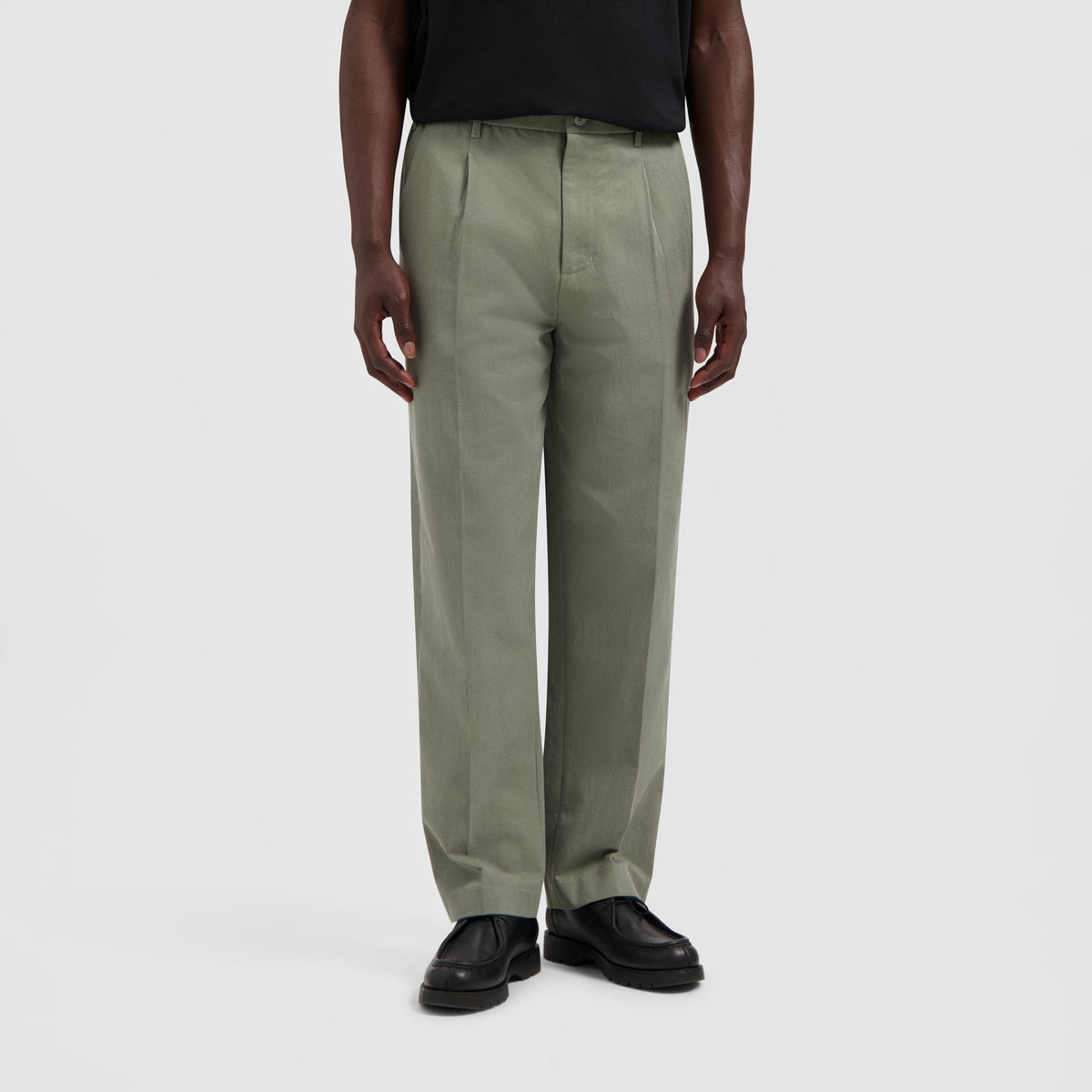 REGULAR PLEATED PANT | SMOKEY OLIVE