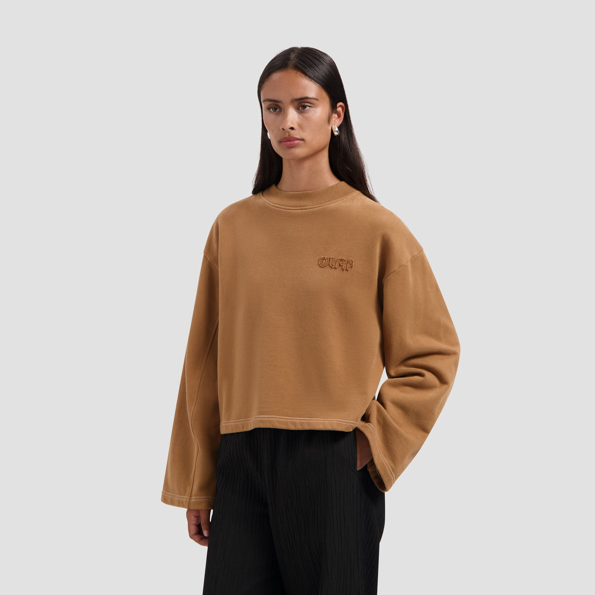 CONTRAST RETRO LOGO CREWNECK | FOXTROT