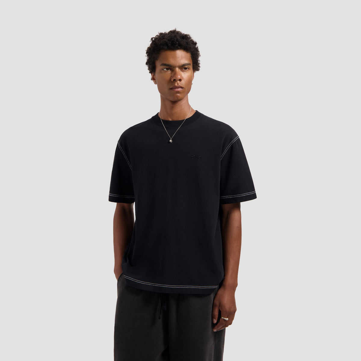 CONTRAST SIGNATURE TEE | BLACK