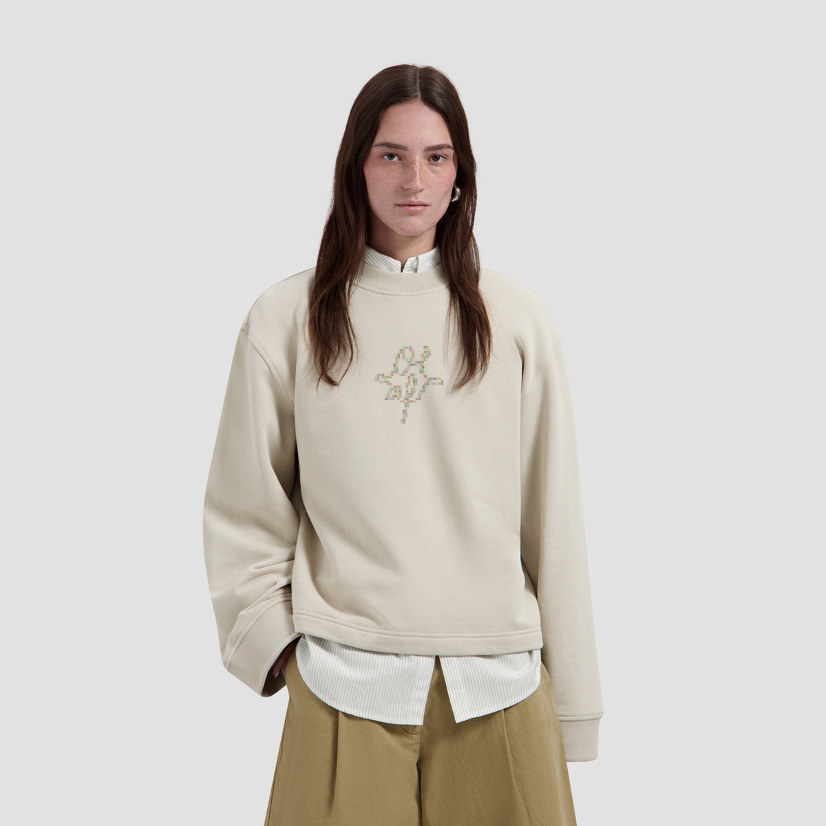 DOTTED MONOGRAM CREWNECK | CEMENT