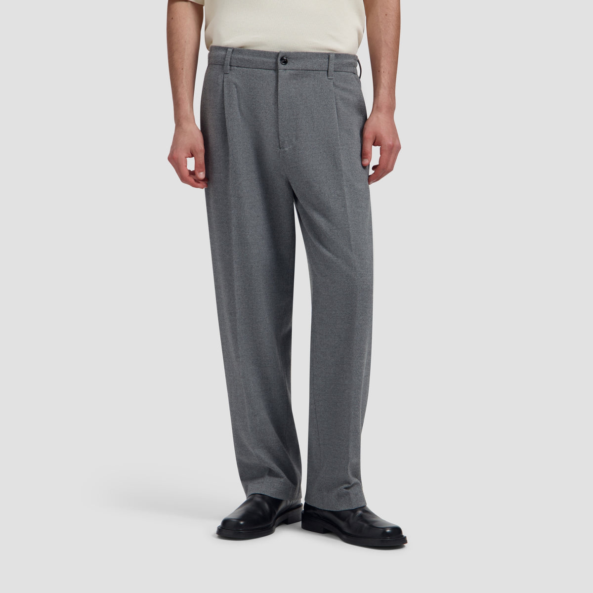 REGULAR PLEATED PANT | SHARKSKIN