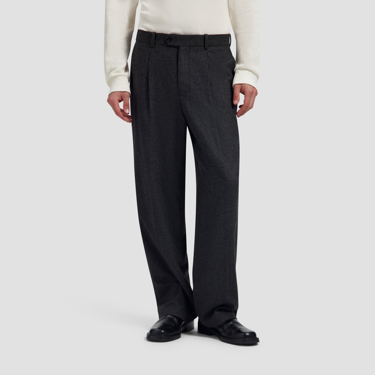 HERRINGBONE RELAXED PLEATED PANT | CHARCOAL