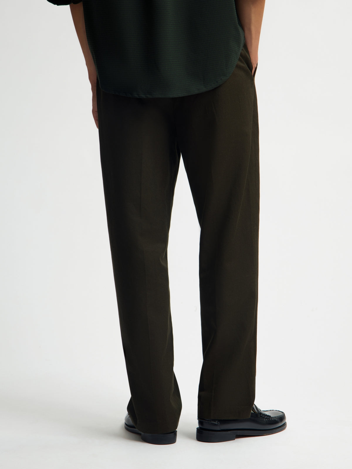 REGULAR PLEATED PANT | KOMBU GREEN