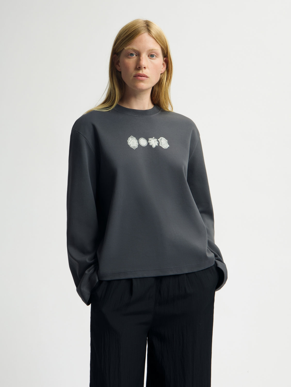 OLAF DOILY LS TEE | CHARCOAL