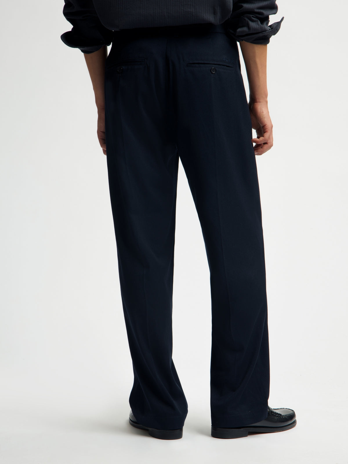 WOOL BLEND RELAXED PLEATED PANT | NAVY